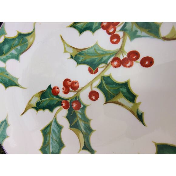 Restoration Hardware “Holly” Plates – Set of 6 in Original Box (Christmas 2001) - Picture 4 of 10
